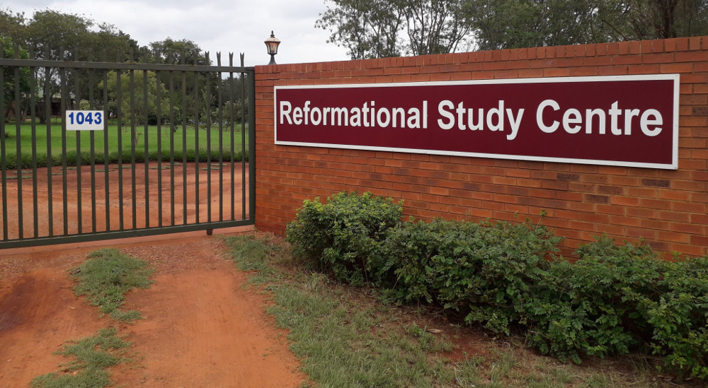 Beeld van de ingang van het Reformational Study Centre